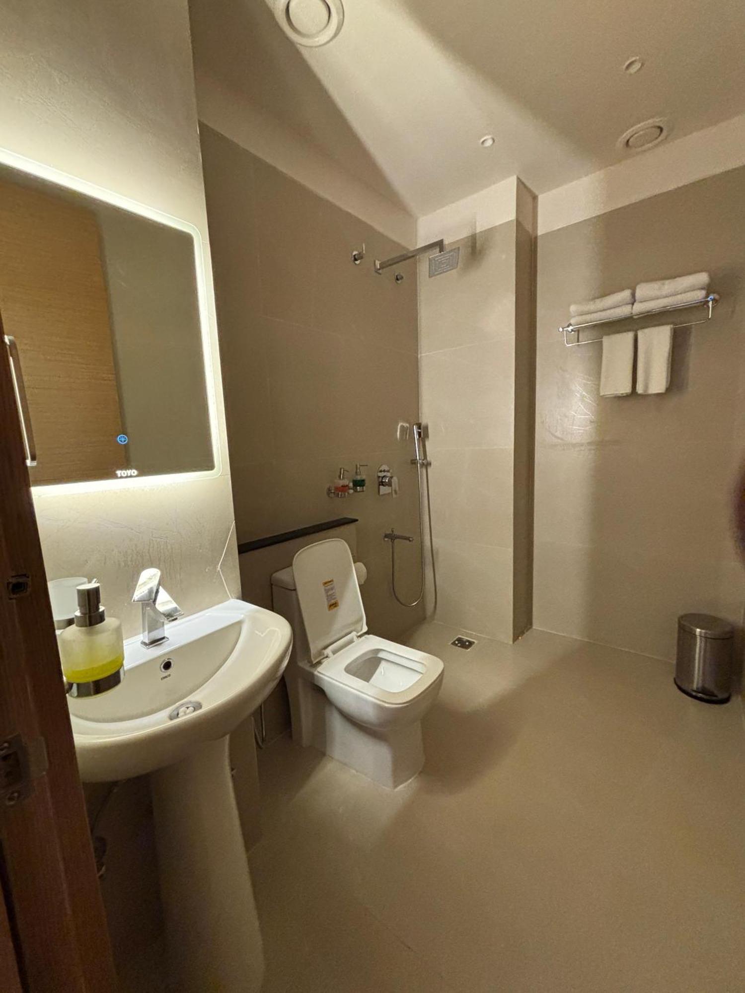 Krishna'S Courtyard Hotel & Convention Urāli المظهر الخارجي الصورة